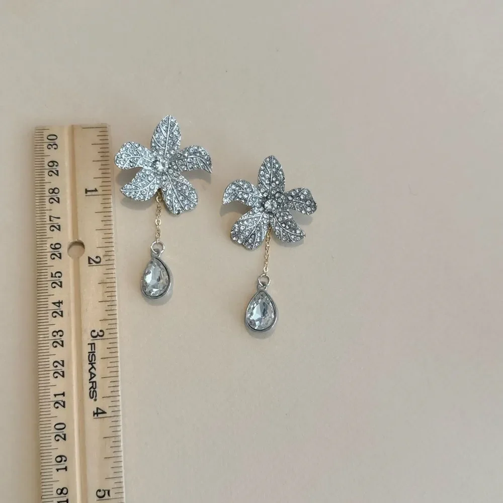 Flower statement earrings - Picture 4 of 4